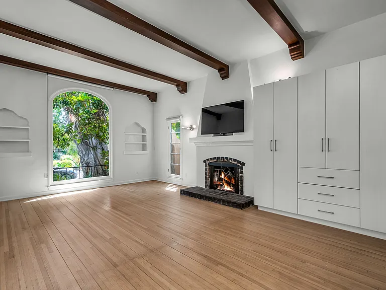 1521 Midvale Ave — Photo 43