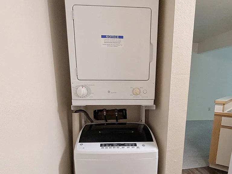 Emerald Park Apartments — Photo 10