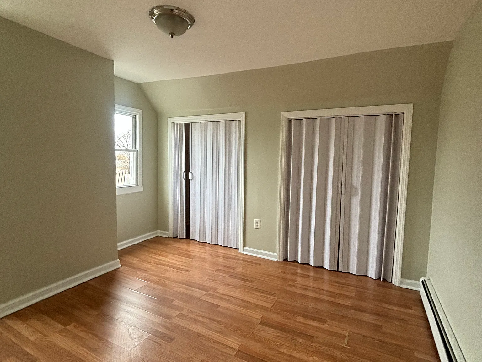 5 bed, 1400 sqft, $2,850 — Photo 3