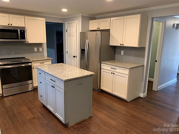 3rd image of 508 Vista Grande Cir