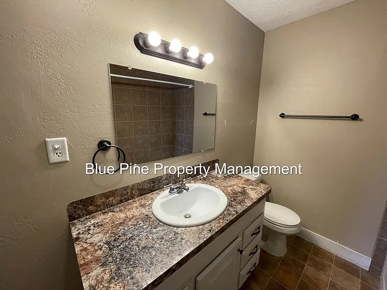 1201 N Skyline Dr #2 — Photo 11