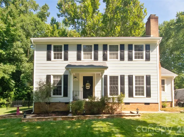 8301 Abercorn Ln, Charlotte, NC 28227