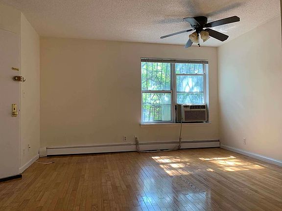 2nd image of 45 W 118th St #Ba212