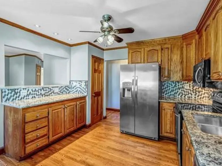 6101 Hampton Meadows Ln — Photo 8