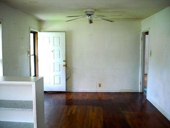 2nd image of 470 Prestwick Blvd