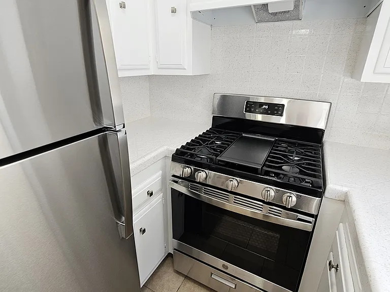 1202 N Fuller Ave #7 — Photo 7