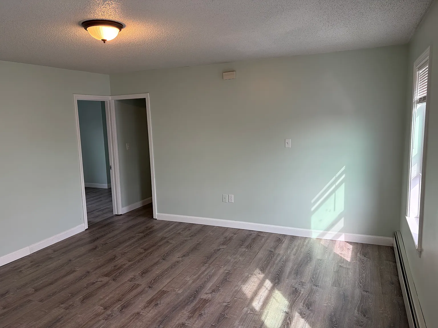 4 bed, 1000 sqft, $2,500 — Photo 2