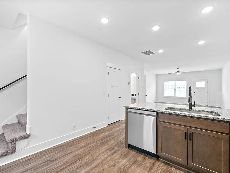 325 Front Ridge Cir — Photo 9