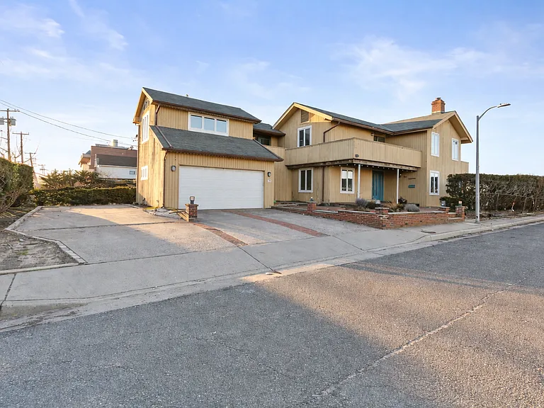 115 Maryland Ave — Photo 2