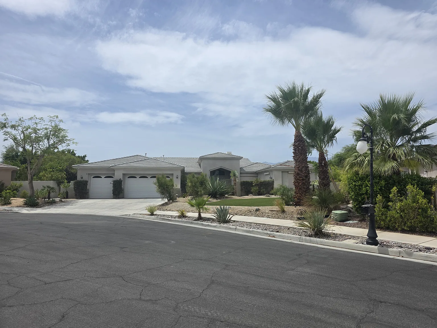 6 bed, 6000 sqft, $8,500 — Photo 1
