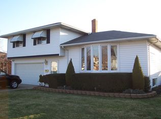 244 Shore Dr, Eastlake, OH
