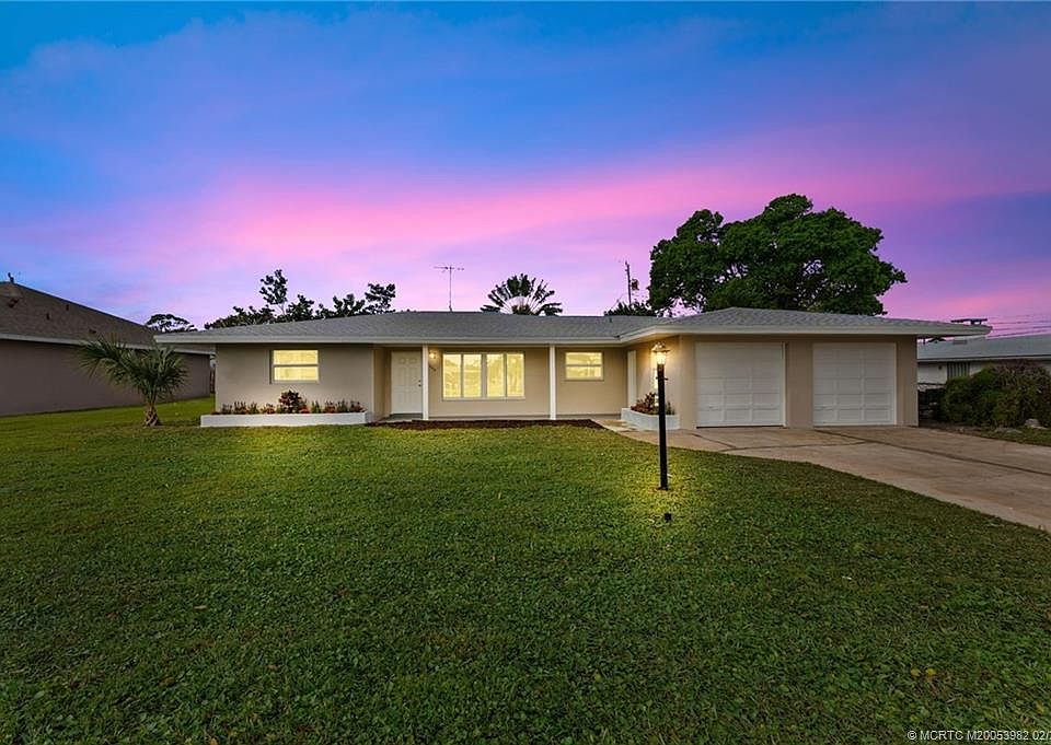 1st image of 208 Riomar Dr