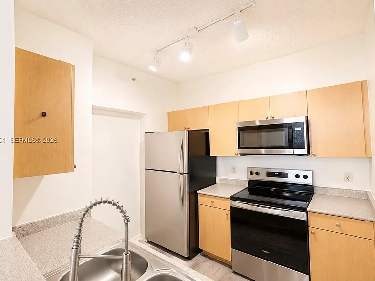 1919 Van Buren St #115A — Photo 1