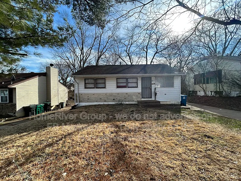 3 bed, 1.0 bath, 854 sqft, $1,450 — Photo 1