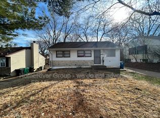 420 Caithness Rd, Saint Louis, MO 63137