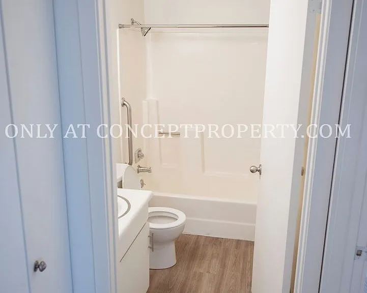 223 E 3rd Ave — Photo 72