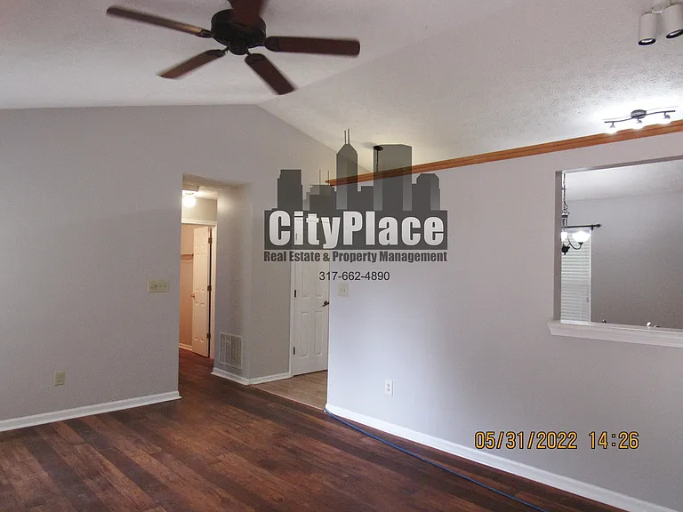 525 E Pine Ridge Dr — Photo 4