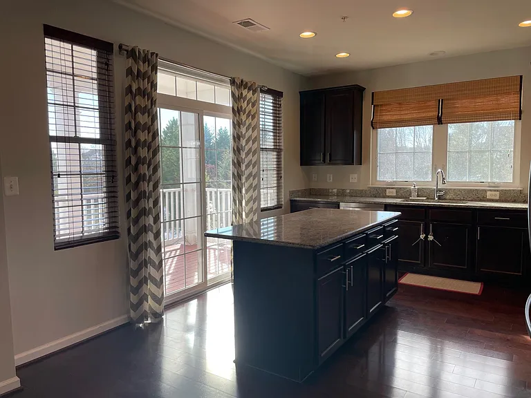 44037 Vaira Ter #290 — Photo 13