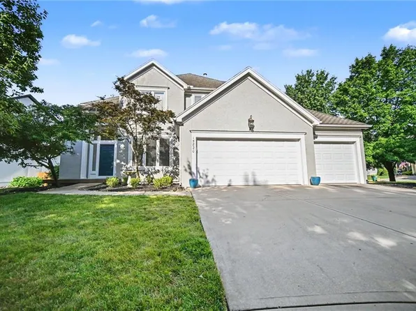 15820 Briar St, Overland Park, KS 66224