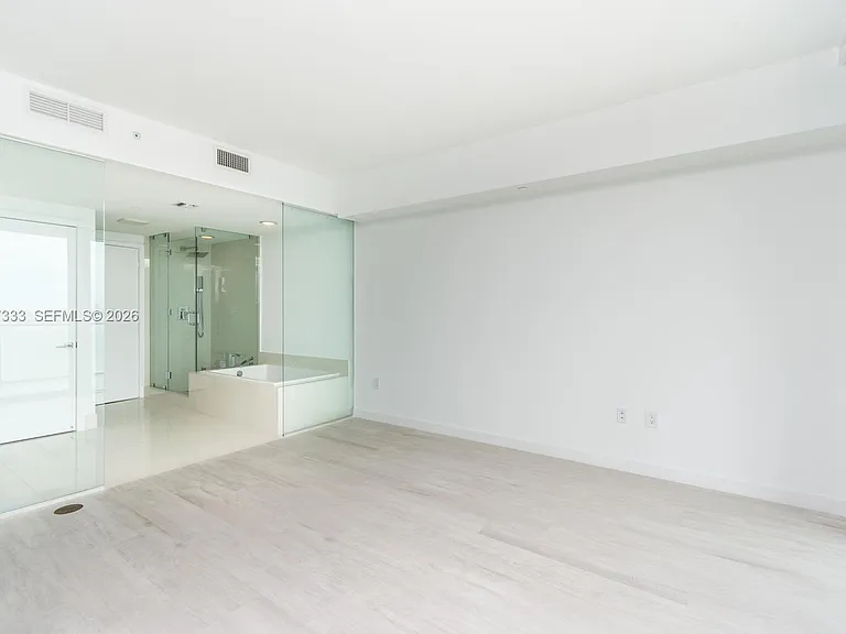 650 NE 32nd St #805 — Photo 22