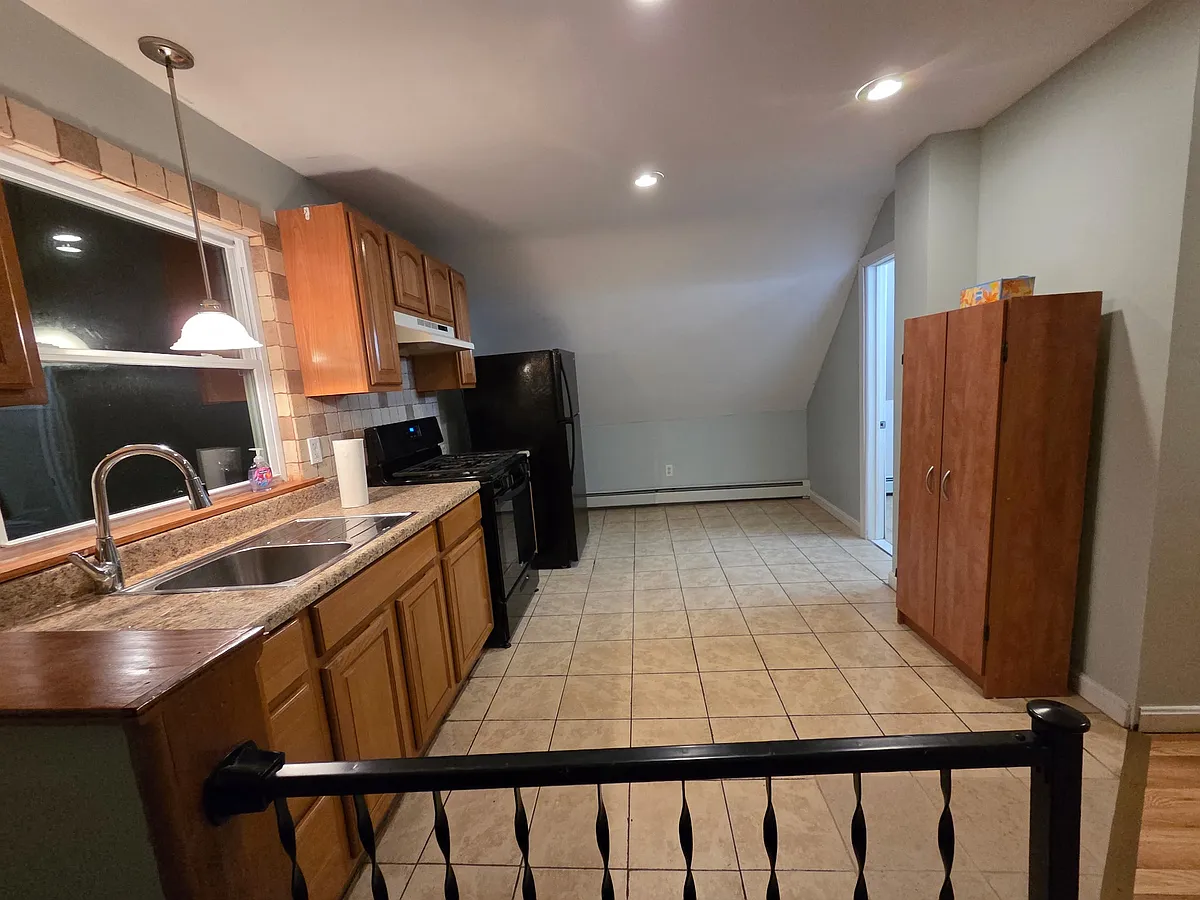 Building Photo - 152 Washington St #3