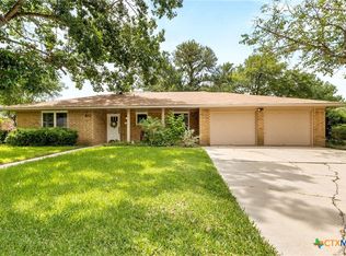 812 Merritt Dr, Lockhart, TX 78644