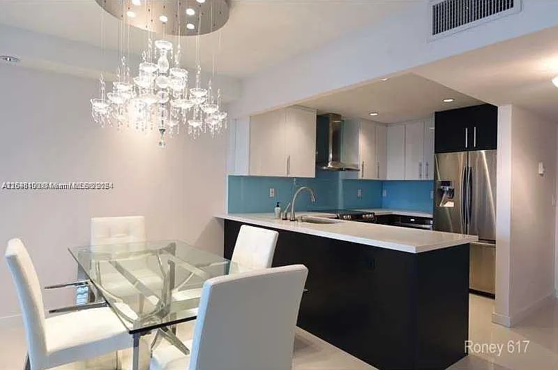 Roney Palace Condo — Photo 3