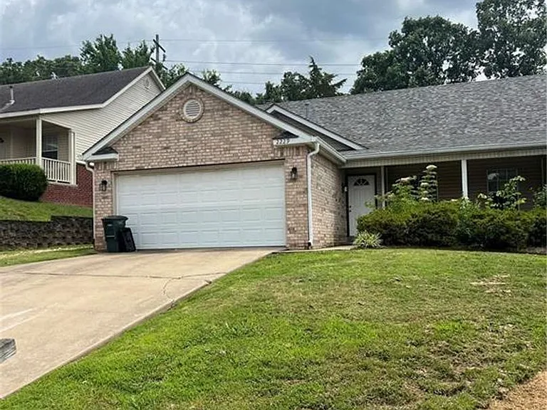 2229 E Cinnamon Way — Photo 1