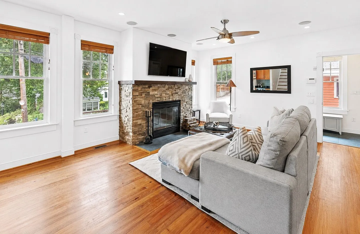 Spacious Kent Home | 6 Bed | 4 Bath | 4,000 Sf | Front Porch + Backyard | Detached 4-Car Garage — Photo 2