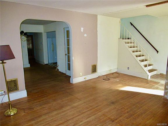 5th image of 435 W Hazeltine Ave