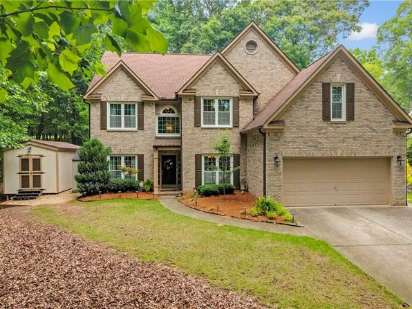 5724 Newberry Point Dr, Flowery Branch, GA 30542