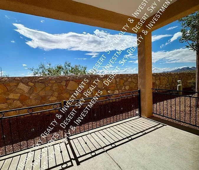 2427 Elena Way — Photo 28
