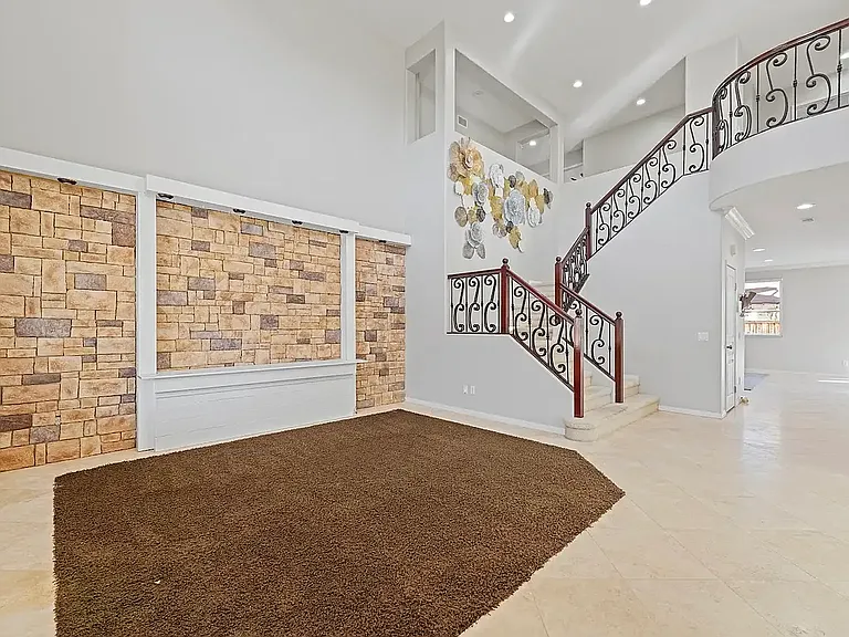 8634 Hunt Canyon Rd — Photo 2
