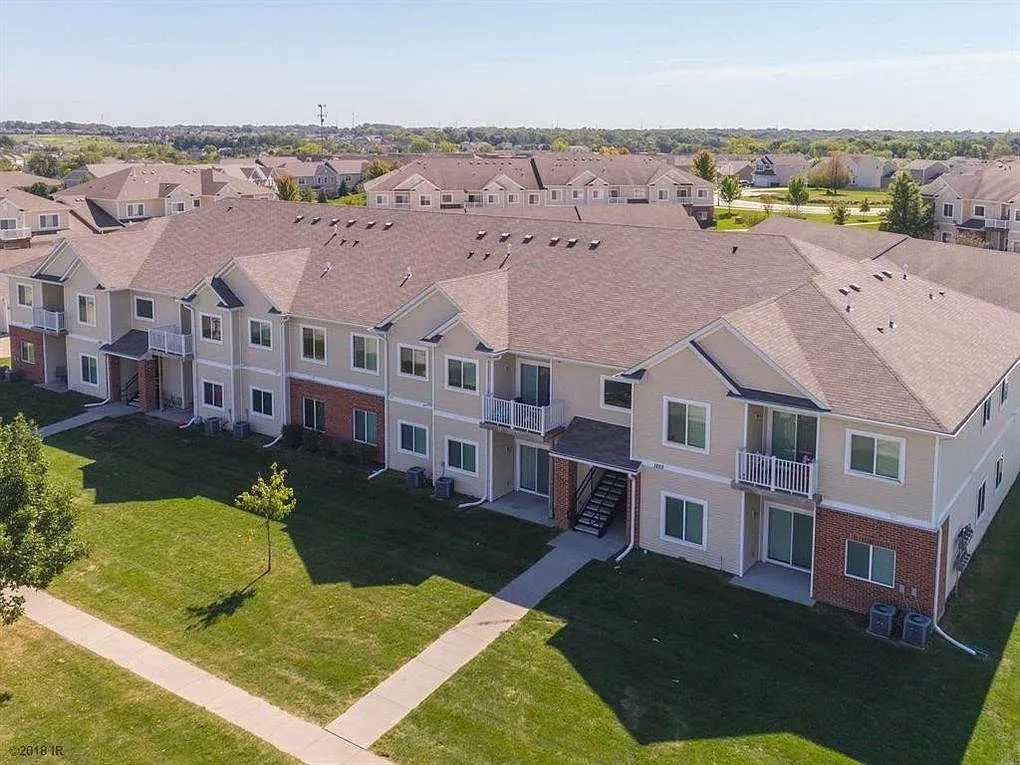 Building Photo - 1825 SW White Birch Cir #4