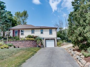 2006 River Dr, West Bend, WI 53090