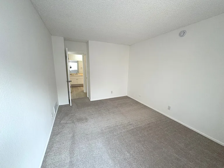 401 S Hoover — Photo 39
