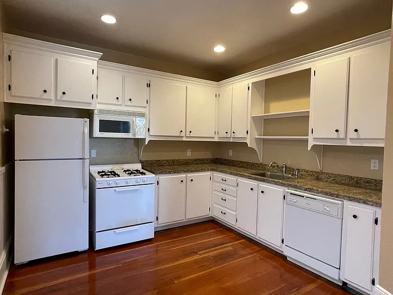1008 N Killingsworth St #1 — Photo 4