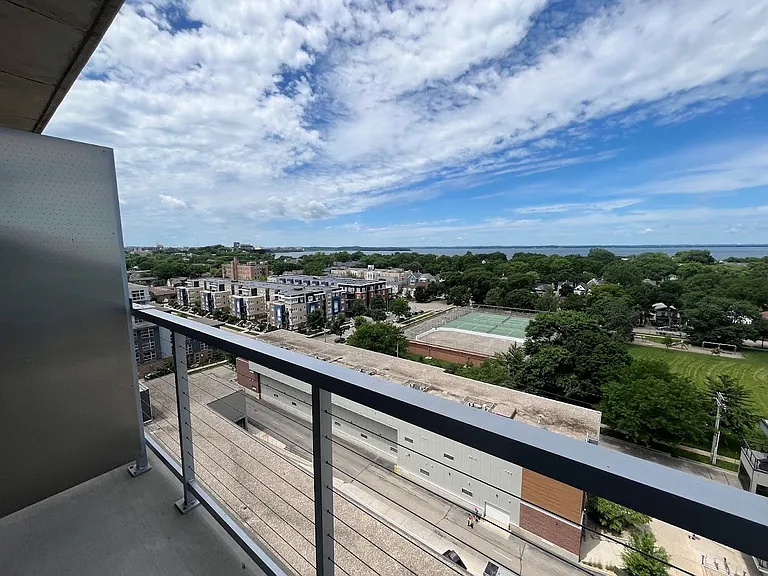 Galaxie High Rise Apartments — Photo 13