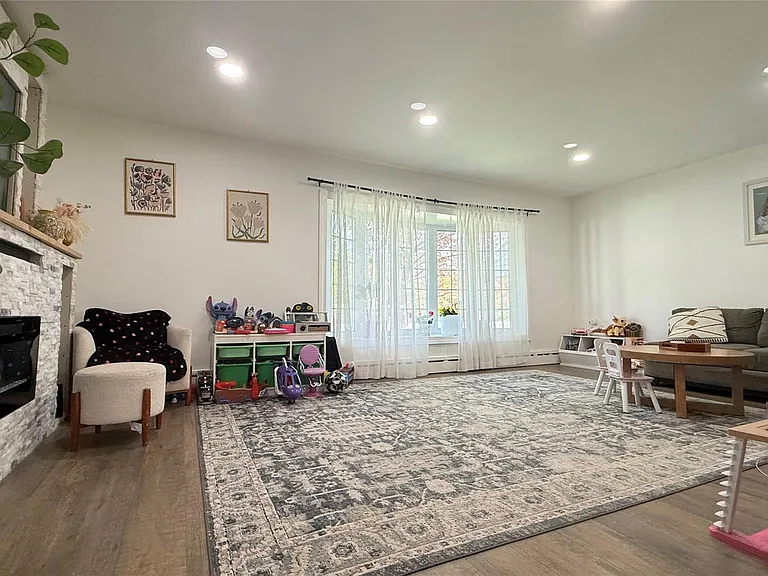 60 Ryerson Rd — Photo 7