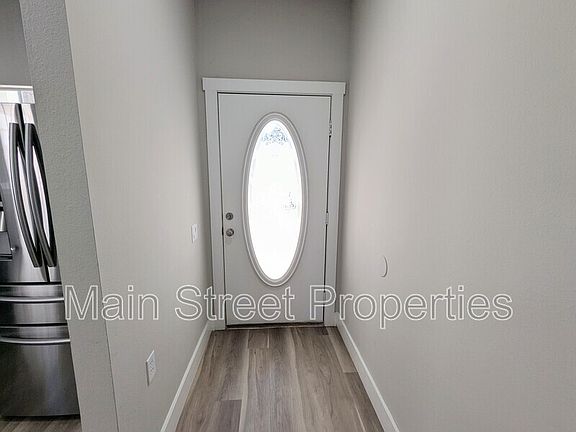 4th image of 216 Wildflower Ln