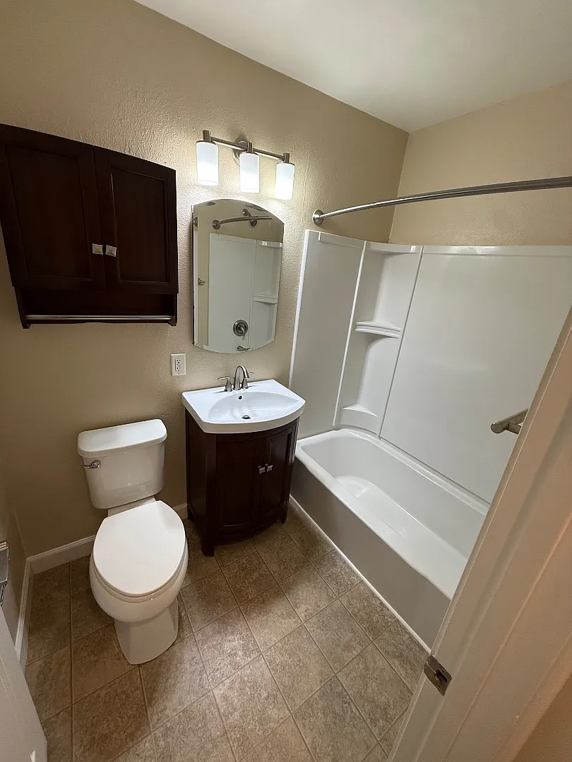 6653 Hill Ave. - East 17 — Photo 3