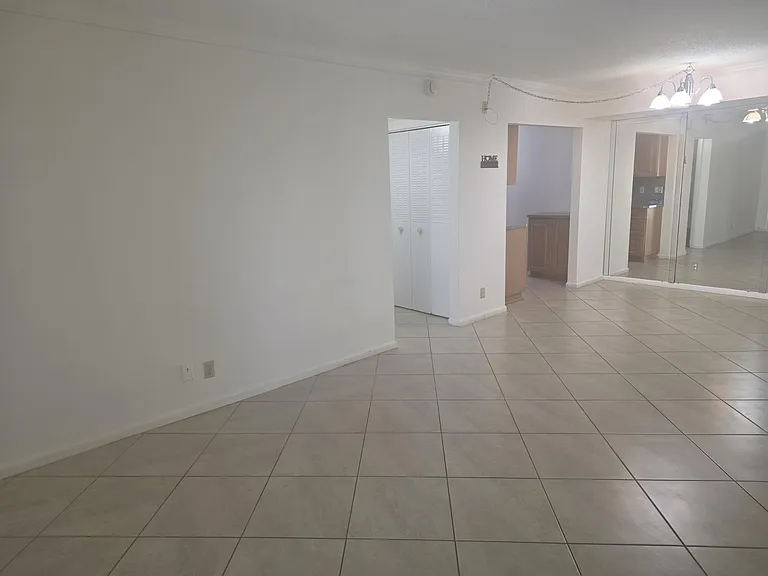 959 SE 2nd Ave #214 — Photo 4