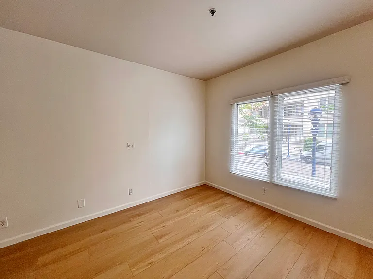 Primary Bedroom (2)