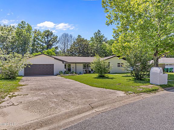 3rd image of 12379 Cypress Dr