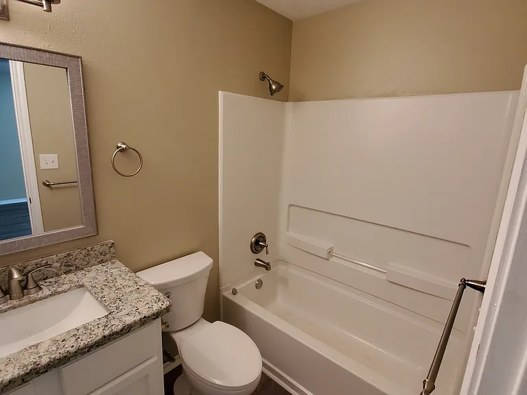 1208 Carolina St — Photo 7