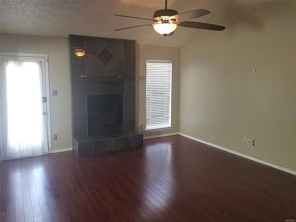 4th image of 743 N Burbank Dr