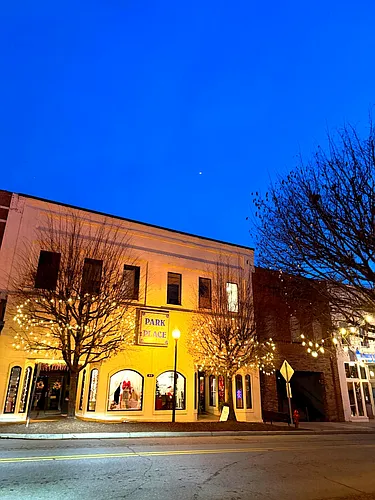 915 Main St Photo 1