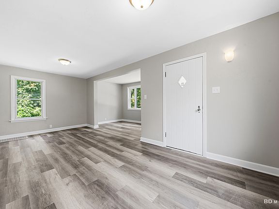 3rd image of 3112 Halsted St