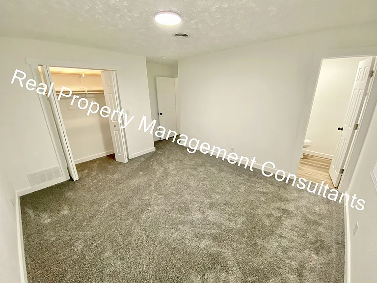 904 Twin Oaks Ter — Photo 21