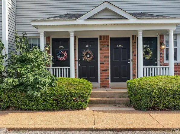 8912 Eager Rd, Saint Louis, MO 63144